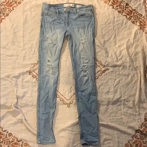 Ripped lightwash skinny jeans